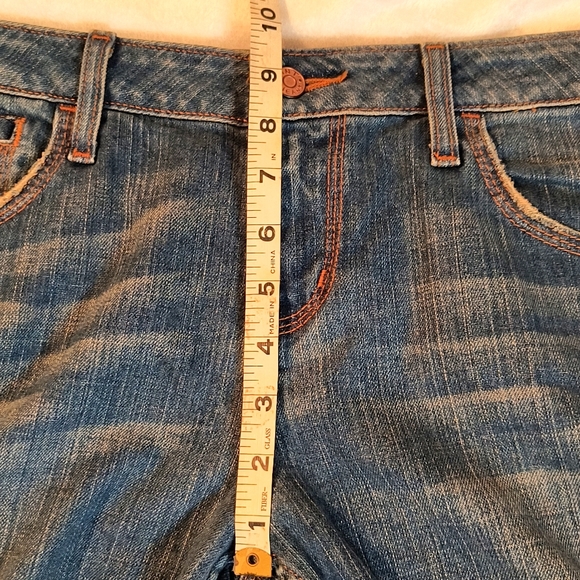 Hint  Denim Jeans featuring embroidering on the pockets - Picture 10 of 12
